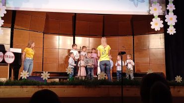 KLJUB MAJHNOSTI SE NAS SLIŠI DALEČ