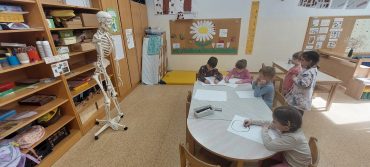 PIKAPOLONICE SO SPOZNAVALE SVOJE TELO